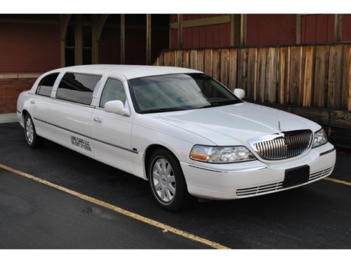 05 town car limo 70&#034; 6pass private use near mint condition needs nothing