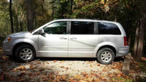 2008 chrysler town and country touring walter p. chrysler edition