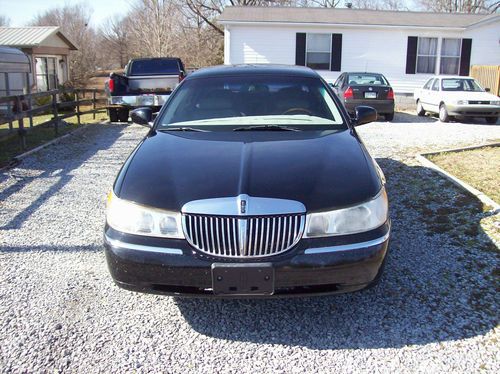 Lincoln town car cartier l -wheelbase is 6" longer loaded with limolike features