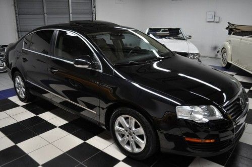 Showroom condition - best colors - sunroof - leather - heated seats !