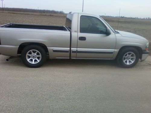 2001 chevy silverado, reg. cab only 78000 miles, like (almost) new condition
