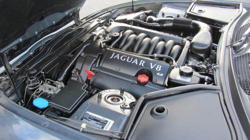 2000 jaguar xk8 base convertible 2-door 4.0l