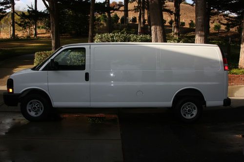 Gmc savana 2500 ext cargo van - low miles, one owner, very good condition!