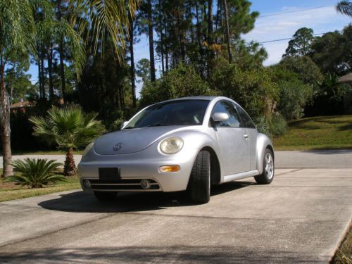 Vw new beetle 1998 5 speed in a great shape with extras!!!!