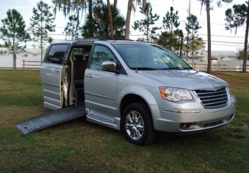 2010 town&amp;country limited braun xt wheelchair handicap van, only 30k miles