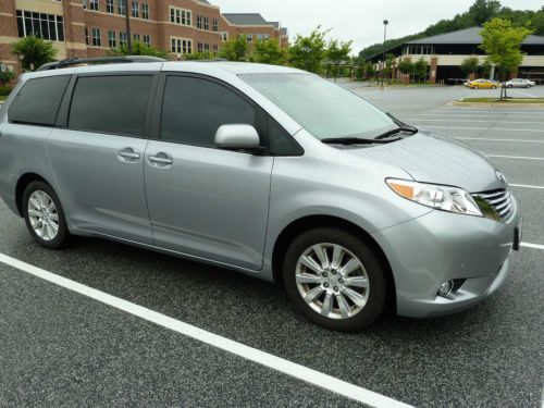 2011 toyota sienna limited awd v6 van fully loaded one owner excellent cond