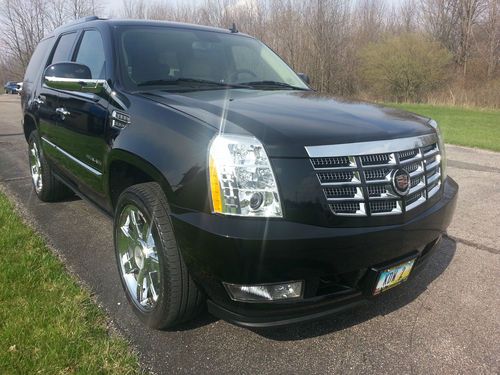 2010 cadillac escalade base sport utility 4-door 6.2l excellent in and out