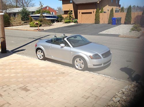 Audi tt roadster 225hp 6 speed with quattro  loaded with options, nice car