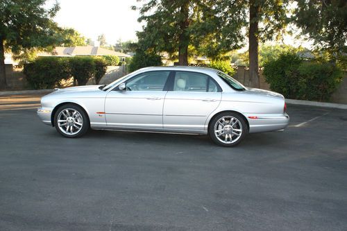 2004 jaguar xjr supercharged sedan with a clean car fax, free of any damage