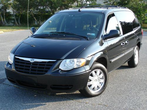 2005 chrysler town and country touring dvd stow and go seats no reserve