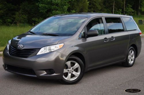 2011 toyota sienna le 1-onwer off lease non smoker