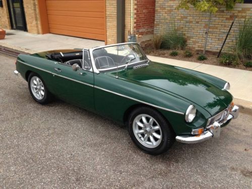 1964 mgb roadster british racing green, minilites, leather, rare early car!