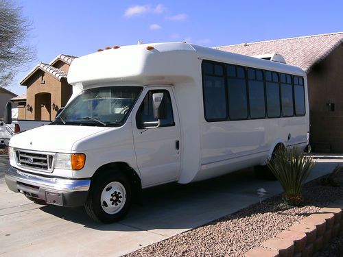 2006 ford e- 450 shuttle bus/van diesel 14 passenger with wheel chair lift