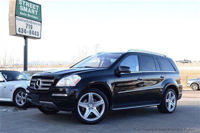 Only 18k miles, gl550 4matic,1-owner, navigation, dual headrest dvd's, sunroof