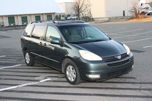 2004 toyota sienna xle. loaded. damaged salvage. runs great. easy fix