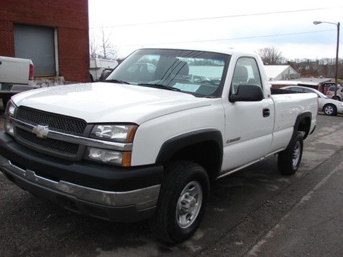 Low miles 74000 rust free texas truck 6.0 v8 gas auto ac straight work truck