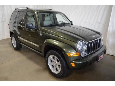 We finance!!!! four wheel limited suv clean carfax automatic leather sunroof