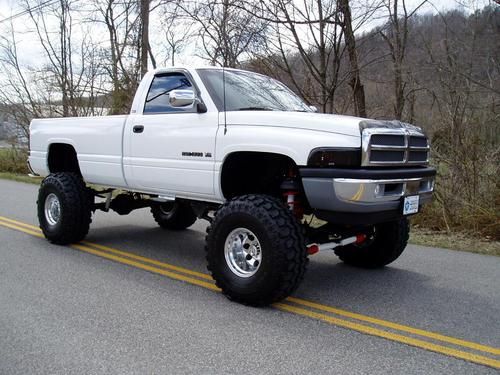 1995 dodge 1500 slt 4x4 .. the best you will find. the ultimate show truck ..