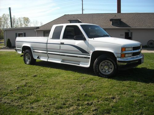 Nice 1997 chevy silverado 2500 pickup w extended cab and long bed