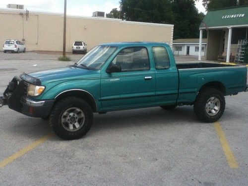Toyota tacoma 4x4 with extras
