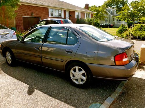 1998 nissan altima gle sedan 4-door 2.4l -tan - 109k+ miles -very good condition