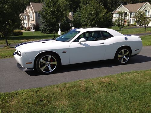 2011 dodge challenger srt-8 inaugural edition #528 of 1100 -