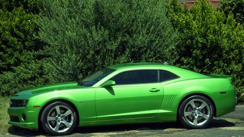 2011 chevrolet camaro ss coupe 2-door 6.2l synergy green 2ss/rs