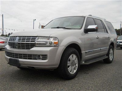 We finance! 5.4l v8 leather 8 passenger carfax certified best deal anywhere!