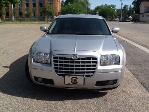 2006 chrysler 300 touring signature series leather, sunroof, navigation.