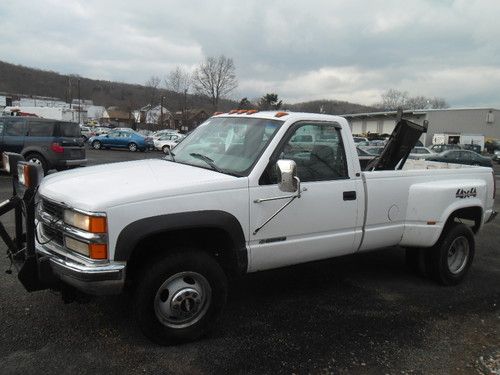 Diesel!! 6.5 turbo dually!! 93000!! 8 foot bed  auto! plow!!! wow!