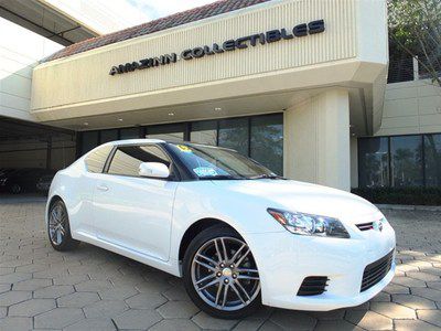 2d coupe panoramic moonroof automatic warranty white / gray interior financing