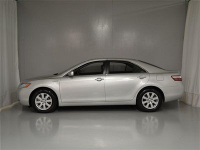 2008 toyota camry hybrid. silver color with gray leather interior. 15642 miles.