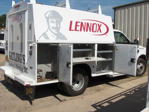 Service truck with utility bed