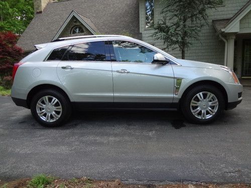 2011 cadillac srx luxury edition, loaded,  priced to sell, like new, warranty