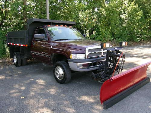 2002 dodge 3500 dump truck 4x4  plow low miles !!!!!!