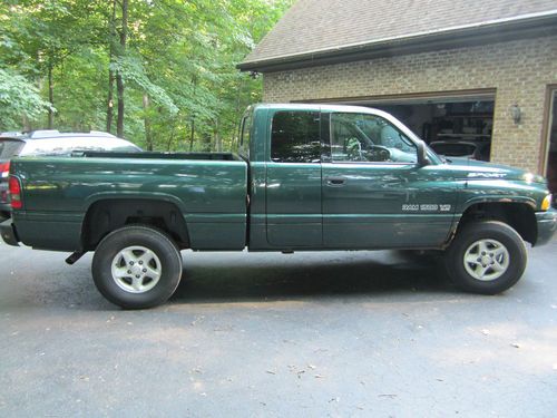 2001 dodge ram 1500 sport extended cab pickup 4-door 5.9l w/ matching topper