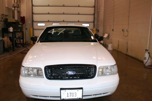 Ford : crown victoria police interceptor sedan 4-door 2006
