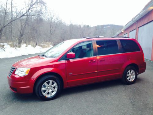2008 chrysler town and country touring signature edition! 31722 miles! one owner
