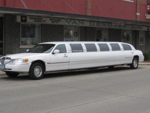 Linoln town car limousine 4-door 180 inch stretch 14 passenger white