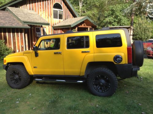 2007 hummer h3-very clean inside and out. clean car fax. new wheels&amp;tires