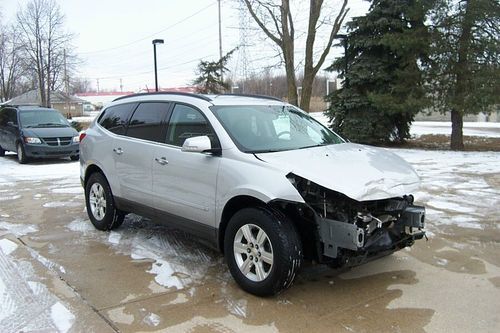 2010 chevrolet traverse lt repairable salvage 39,986 mi third row seating loaded