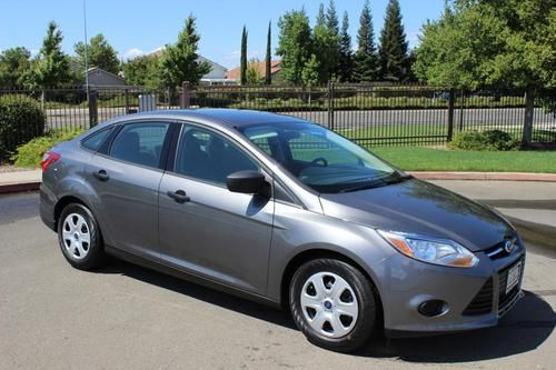 2012 ford focus s sedan, only 10k mi, automatic, don't miss!