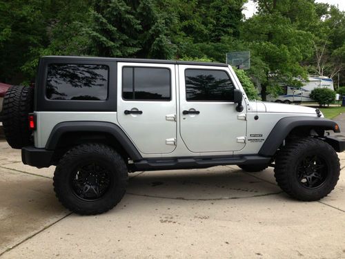 Beautiful 2011 jeep wrangler unlimited lifted! low miles! nice jeep wrangler!