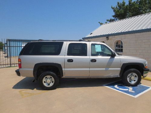 2001 4x4 suburban with factory tow package, very clean