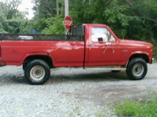 Really good ford f250 ford pickup truck runs and drives good good work truck