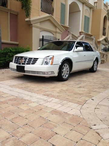 2011 cadillac dts white/tan mint 39,800 miles - must sell $24,900 l@@k