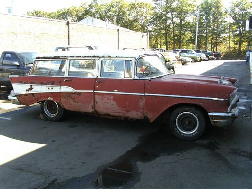 1957 chevy 210 station wagon v8 power steering with title.  no reserve 5 day!!!!