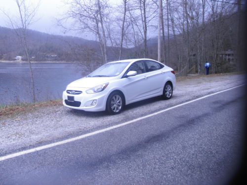 2012 hyundai accent loaded like new only 7015 miles!!!
