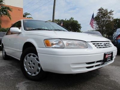 Le camry 2.2 l i4 cylinder auto low mile carfax guarantee florida must see!