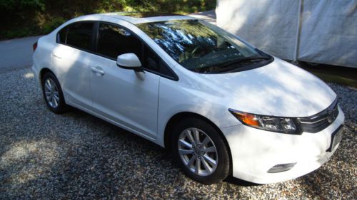 Excellent condition honda civic with navigation and sunroof